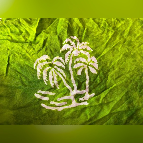 Green Palm Tree Sarong - Picture 2 of 3